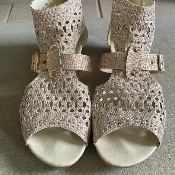 Gold gladiator style sandals 8-8.5 (39) - Picture 2 of 5